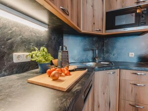 Réfrigérateur, micro-ondes, four, lave-vaisselle