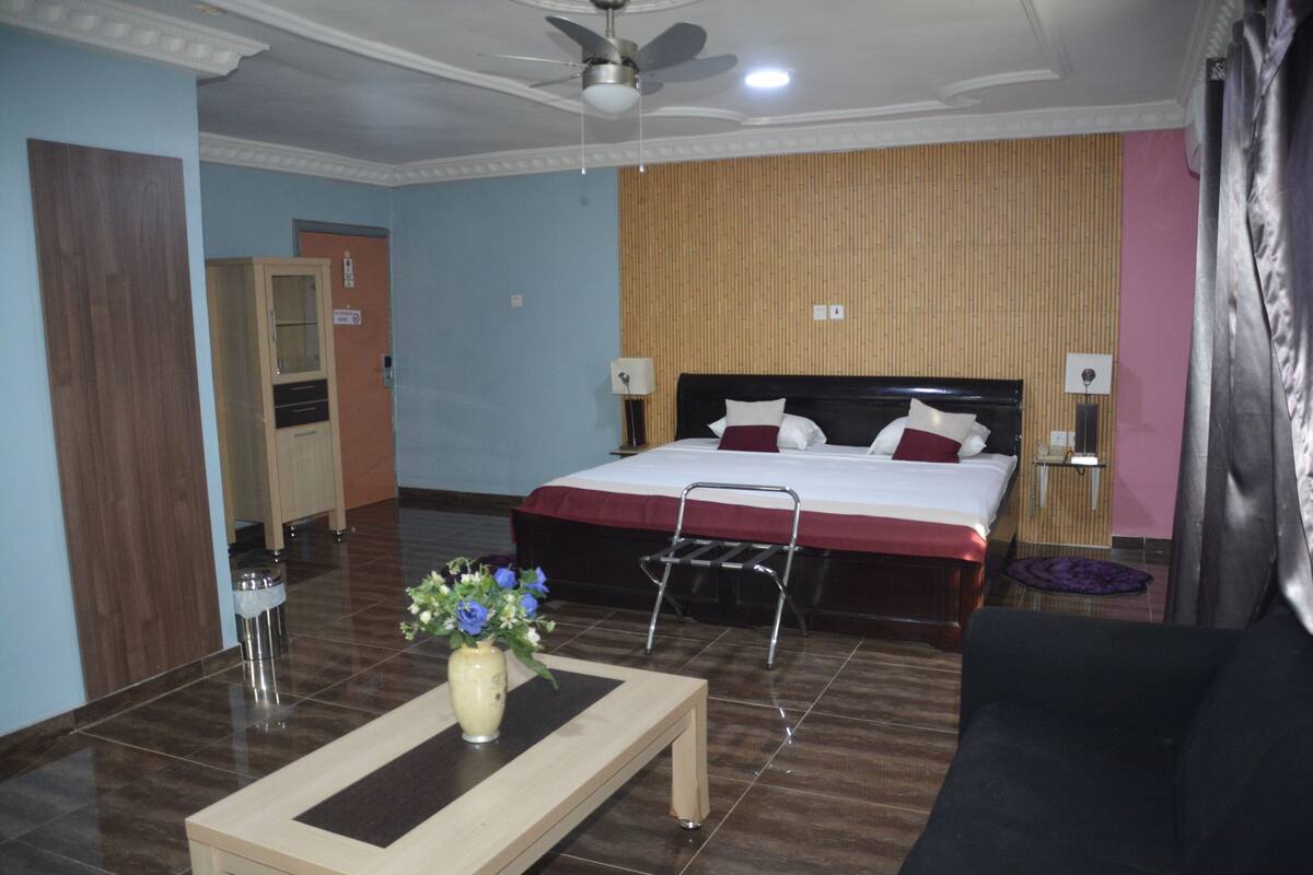 Laptop workspace, WiFi (free), individually furnished