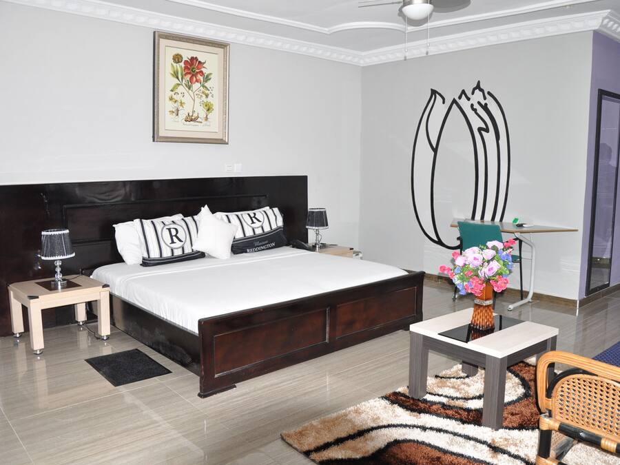 Individually furnished, laptop workspace, free WiFi