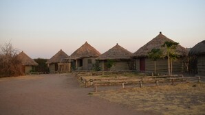 Exterior - Maasai Eco Boma Lodge (Makuyuni)