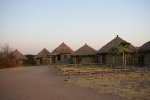 Exterior - Maasai Eco Boma Lodge (Makuyuni)