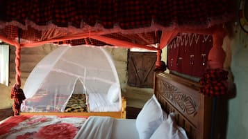 Traditional Room, Multiple Beds | Individually decorated, individually furnished, desk, bed sheets