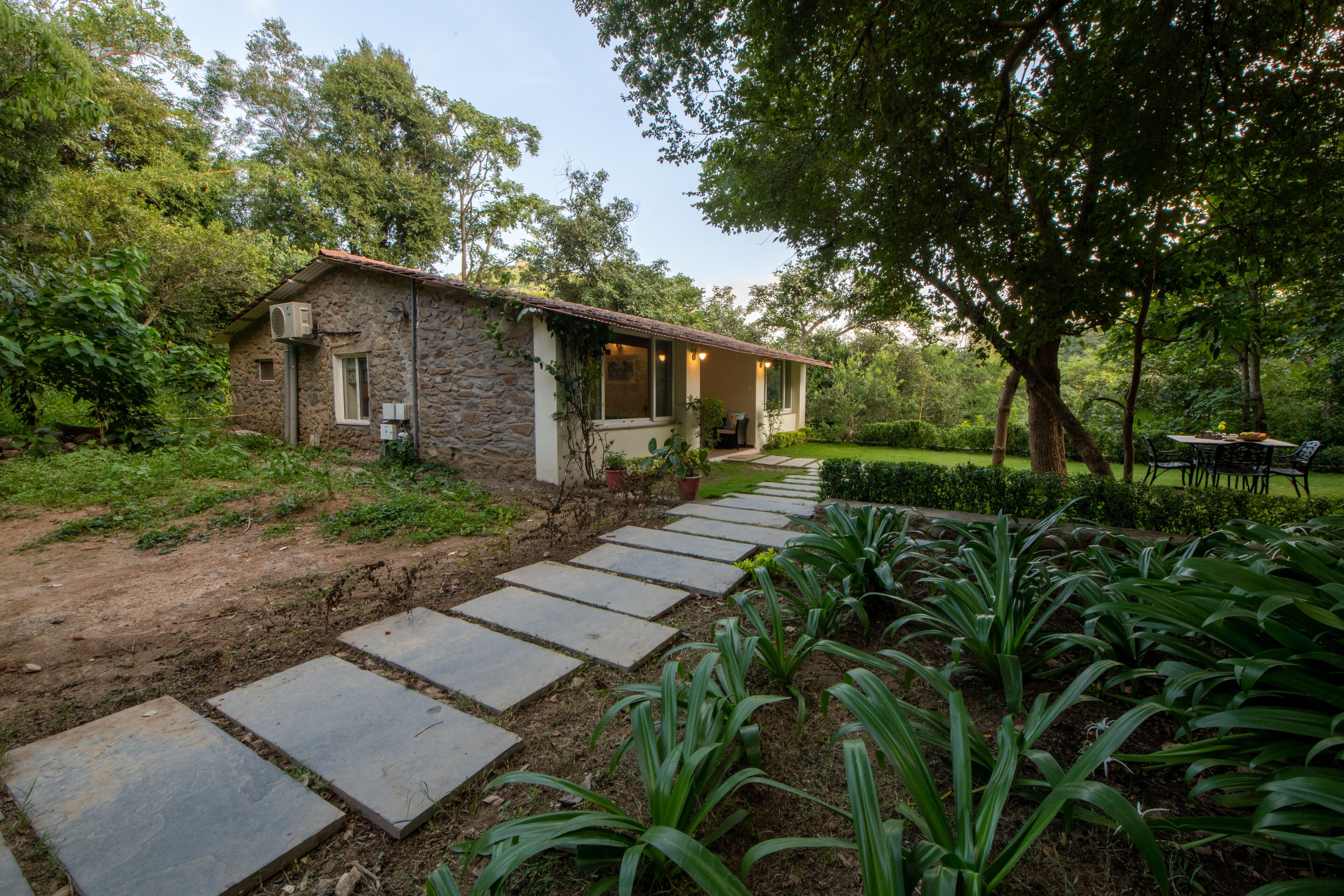 Cottage, 2 Bedrooms, Patio, Park View | Desk, bed sheets