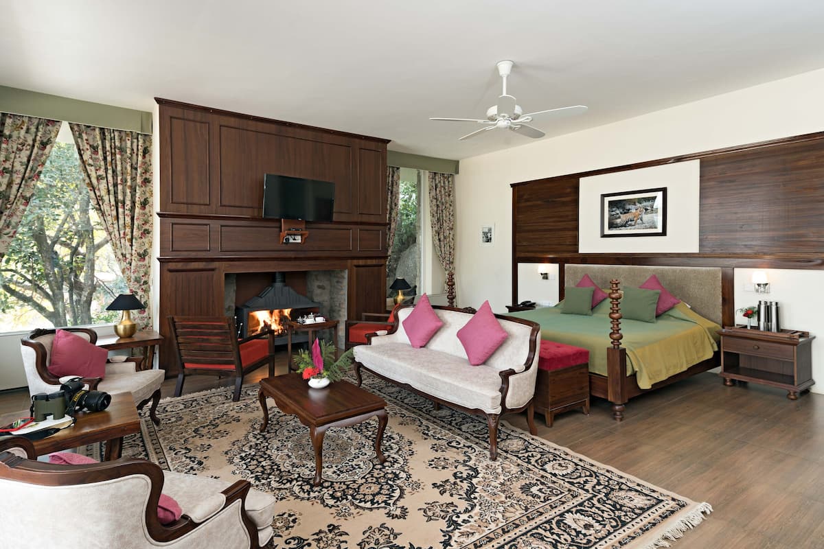 Suite | 1 slaapkamer, een bureau, beddengoed