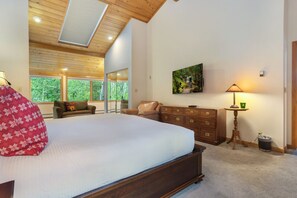 3 bedrooms, desk, iron/ironing board, free WiFi