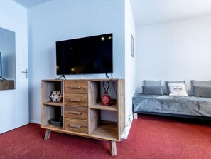 TV - Les Tommeuses (Val Claret) by Interhome (Tignes)
