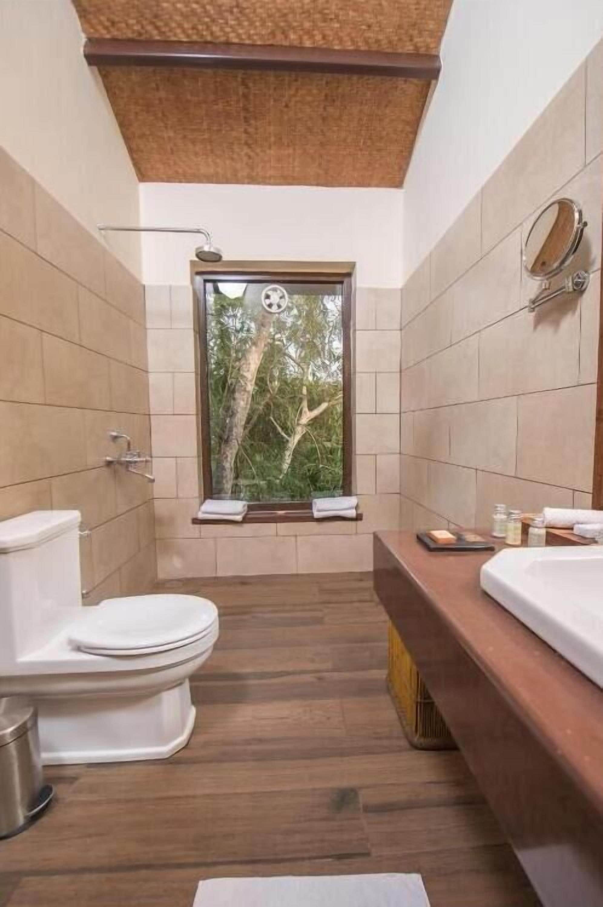 Deluxe Double Room, Mountain View | Bathroom | Shower, rainfall showerhead, bidet, towels