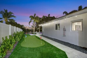 Property grounds - Lakefront Family Fun Home with Private Dock 3BR 2B (Fort Lauderdale)