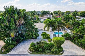 Exterior - Wilton on the Water -Courtyard & Heated Pool 4/2.5 (Wilton Manors)