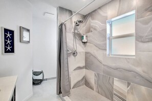 Hair dryer, towels - Wilton on the Water -Courtyard & Heated Pool 4/2.5 (Wilton Manors)