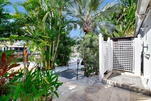 المنطقة المحيطة بالمنشأة