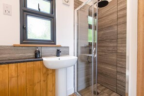 小屋 | 浴室 | 淋浴設備、吹風機、毛巾