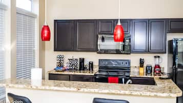 Micro-ondes, four, plaque de cuisson, lave-vaisselle