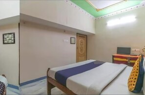 Deluxe Double Room | Free WiFi, bed sheets - Goroomgo Happy palace Gaya (Gaya)