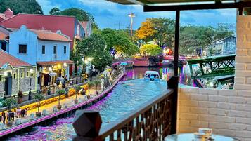 Decoración personalizada, muebles diferentes y escritorio