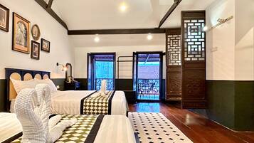 Habitación Deluxe, balcón, vistas al río | Decoración individual, mobiliario individual, escritorio