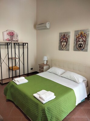 1 bedroom, desk, WiFi, bed sheets - Atena apartments 1 Agrigento center: your retreat in Agrigento (Agrigento)