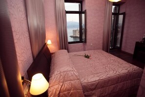 Double Room with Sea View | Insonorización, wifi gratis y ropa de cama