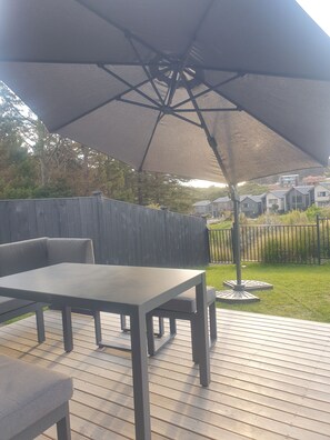 Outdoor dining - A magic place for this summer , a very peacefull place , 5 min to Orewa beach .  (Wainui)