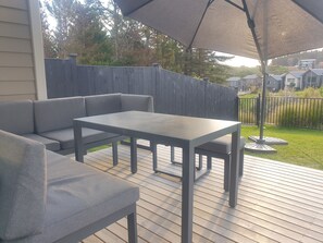 Outdoor dining - A magic place for this summer , a very peacefull place , 5 min to Orewa beach .  (Wainui)