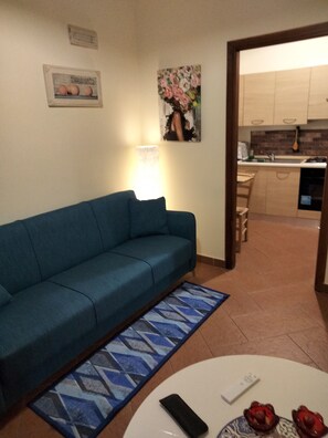 Televisor intel·ligent i llibres 