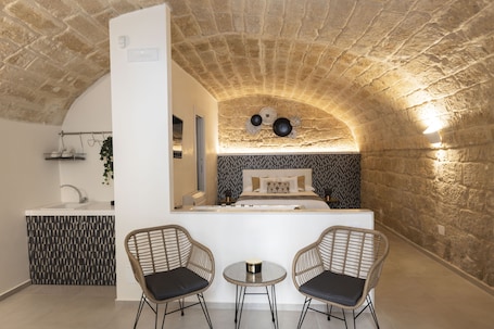 奢华套房 | 防过敏的被褥、记忆海绵床垫、迷你吧、办公桌