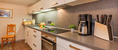 Réfrigérateur, four, plaque de cuisson, lave-vaisselle