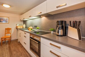 Kühlschrank, Ofen, Herdplatte, Geschirrspüler