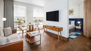 Peleton Wellness Studio | ห้องนั่งเล่น | สมาร์ททีวี 50 นิ้ว พร้อมช่องดิจิตอล