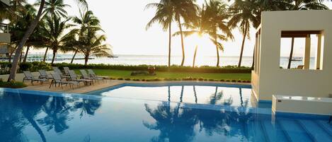 2 outdoor pools, pool umbrellas, sun loungers