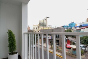Property grounds - w*| Upscale 2BR w/ Balcony in Heart of Miraflores (Miraflores)