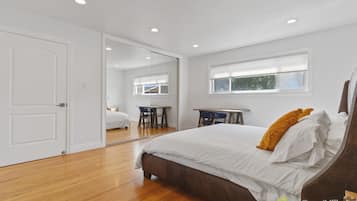 3 bedrooms, desk, iron/ironing board, WiFi