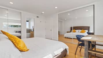 3 bedrooms, desk, iron/ironing board, WiFi