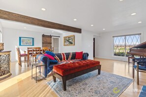 TV, offices - Spacious 3BR Home with Bay Views in Foster City (Foster City)