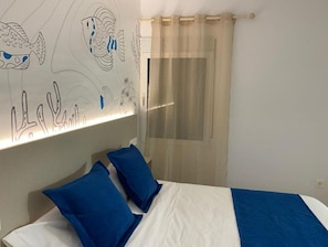 1 slaapkamer, een kluis op de kamer, een strijkplank/strijkijzer