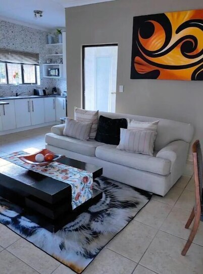 ChoosersExpress Luxury Guest Suite-No Loadshedding