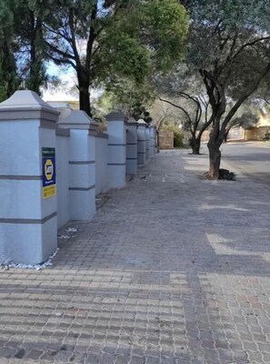 Property grounds - ChoosersExpress Luxury Guest Suite-No Loadshedding (Centurion)