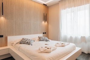 3 bedrooms, in-room safe, desk, iron/ironing board