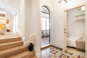 4 makuuhuonetta, silitysrauta/-lauta, ilmainen Wi-Fi, vuodevaatteet