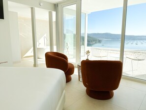 奢华客房, 1 张特大床, 热水浴缸, 海景 | 埃及棉床单、高档床上用品、羽绒被、记忆海绵床垫