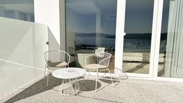 Superior kamer, 1 kingsize bed, terras, uitzicht op zee | Terras