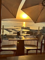 Café da manhã com buffet grátis todos os dias
