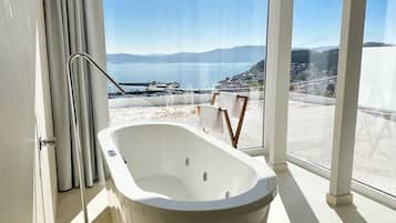 Luxury-Zimmer, 1 King-Bett, Whirlpool, Meerblick | Eigener Whirlpool