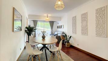 House | 1 bedroom, desk