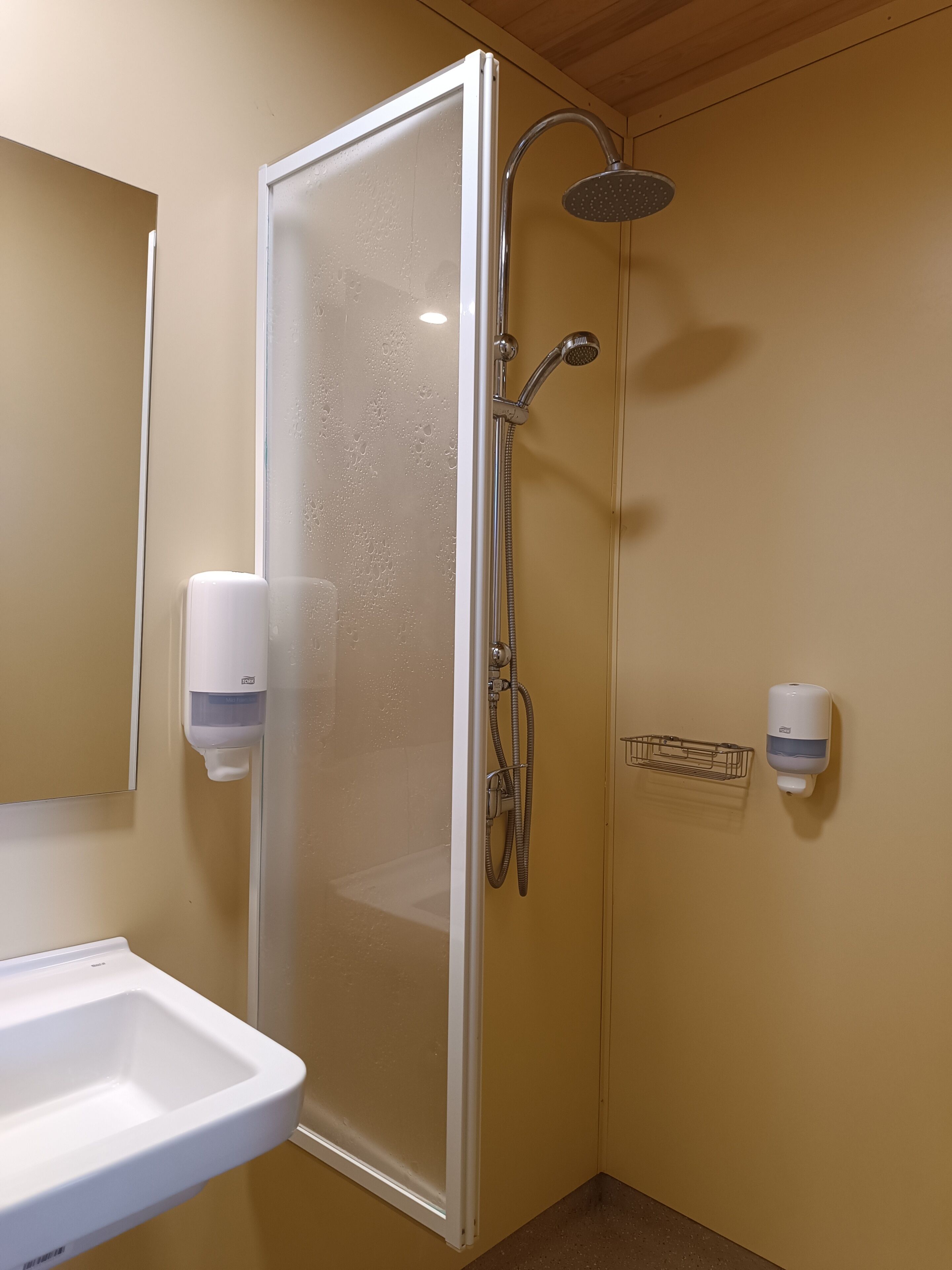 Bungalow | Baño | Toallas, jabón, champú y papel higiénico