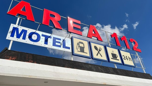 A motel sign with "AREA 112" and "MOTEL" text, indicating the motel's name and area. - Motel 112 Algora  (Algora)