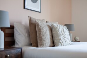 Apartment | 2 bedrooms, individually furnished, iron/ironing board, cots/infant beds - The Stratford Apartments (London)