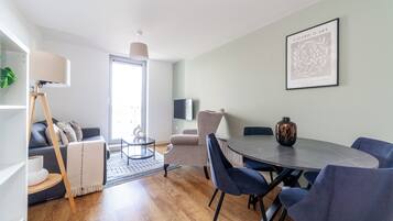 Departamento | Área de sala de estar | Televisión de pantalla plana, Netflix y servicios de streaming