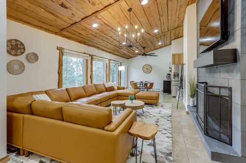 Mountain Mansion | Hot Tub | Sauna