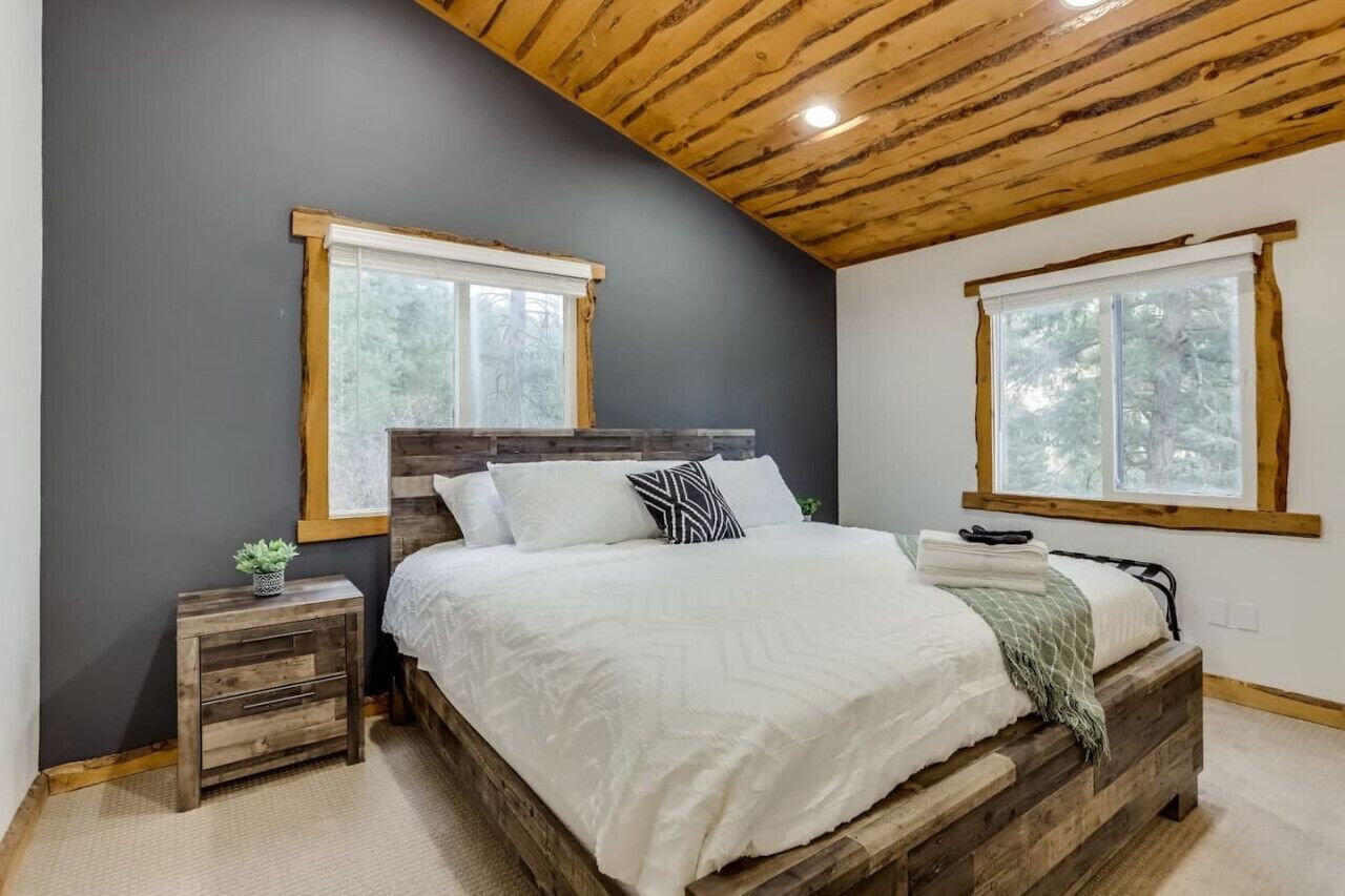 6 bedrooms, desk, iron/ironing board, WiFi